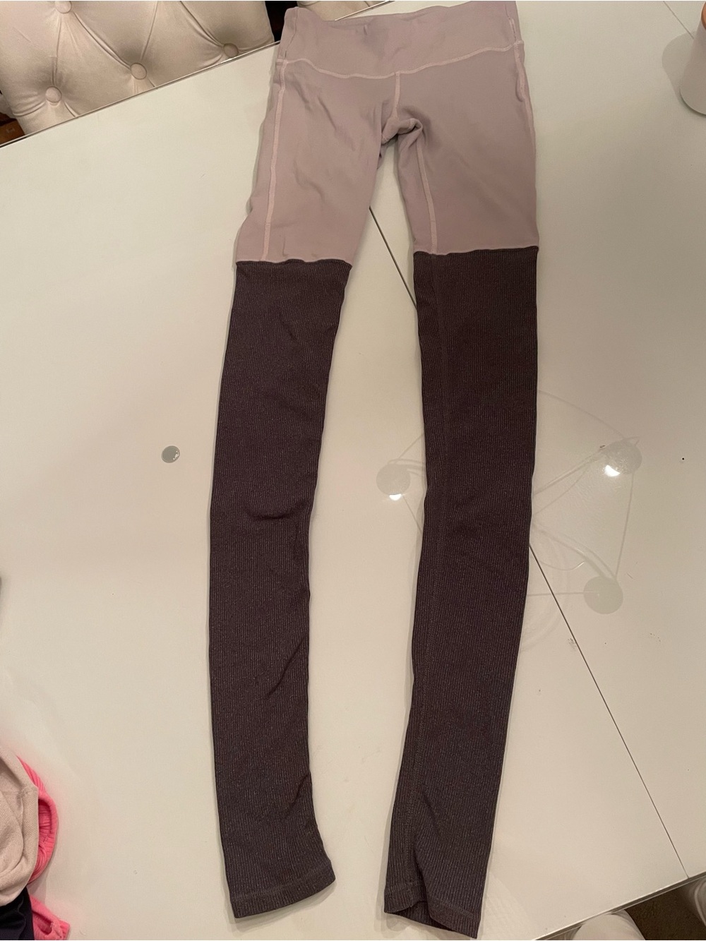 ALO Yoga Two-Tone High-Rise Leggings in Mauve and Dark Brown